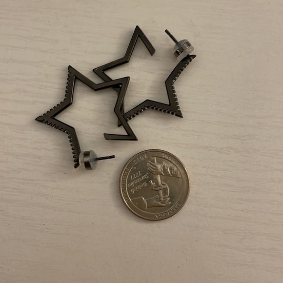 Melania Clara gunmetal Star earrings - Picture 5 of 6